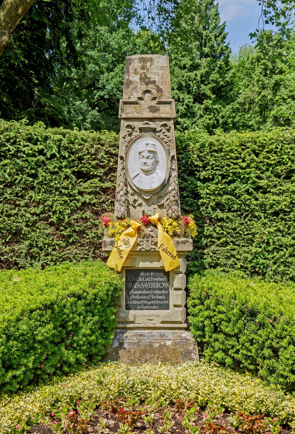 Grabstätte von Karl Drais auf Hauptfriedhof Karlsruhe